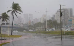 Frente fria chega em Salvador e previsão é de 90% de chuva