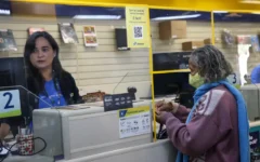 Quase 400 agências dos Correios na Bahia vão atender vítimas de fraude do INSS que pretendem aderir a acordo do governo federal