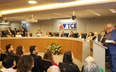 Josias Gomes toma posse como conselheiro do TCE-BA em cerimônia com Jerônimo e autoridades